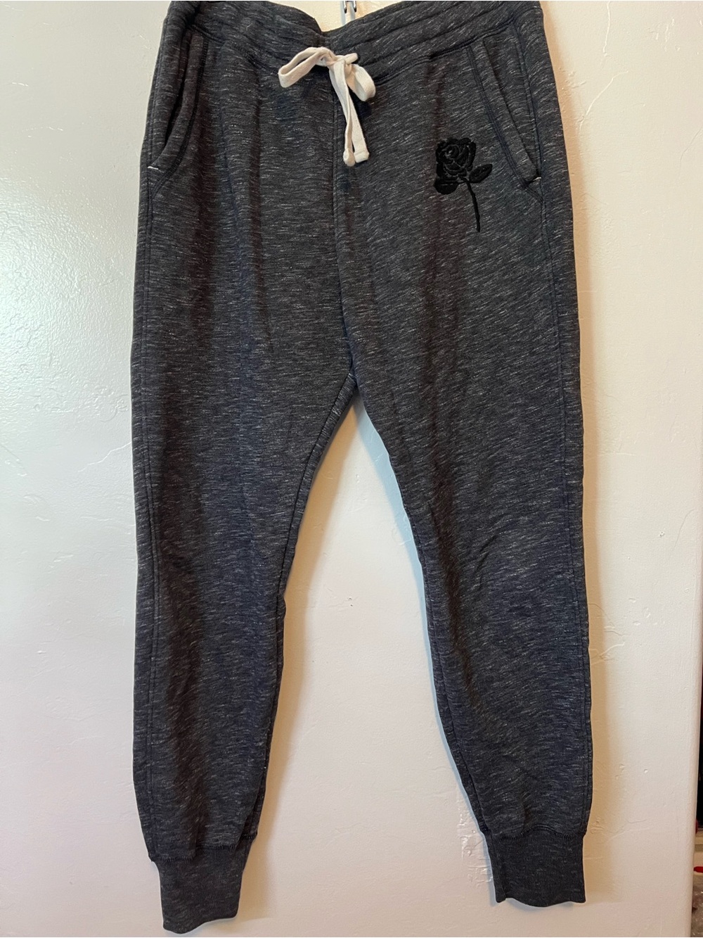 Hollister Dark Gray Heather Jogger Sweatpants with Embroidered Rose Patch Size M